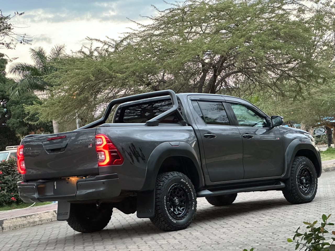 TOYOTA HILUX DOUBLE CABIN thumbnail 11